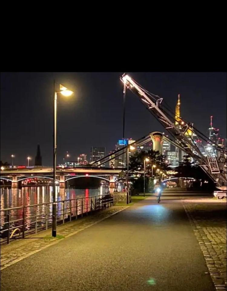 Arthouse Apartment Frankfurt am Main Bagian luar foto